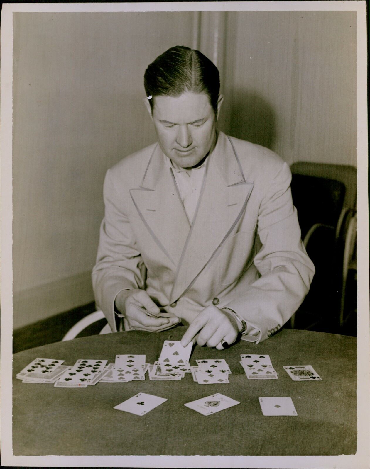 LG814 1941 Original Photo BYRON NELSON Professoinal Golf Champion Plays Cards