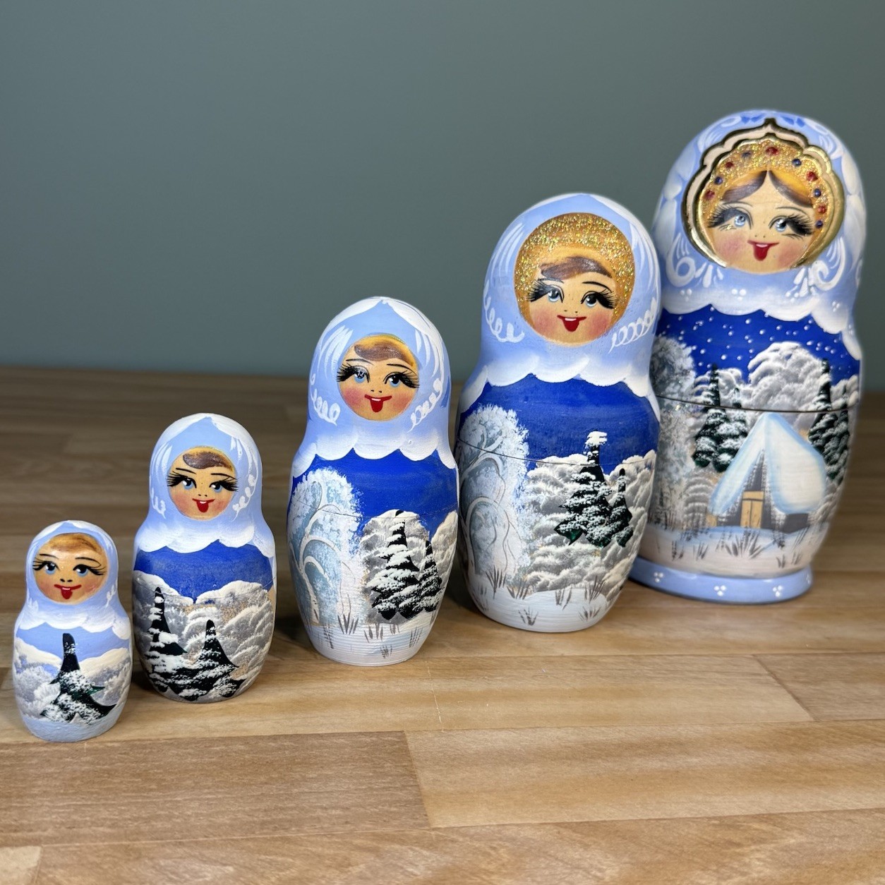 VTG Russian Nesting Babushka Dolls Winter Village Blue Matryoshka 5pcs Wood 7”H