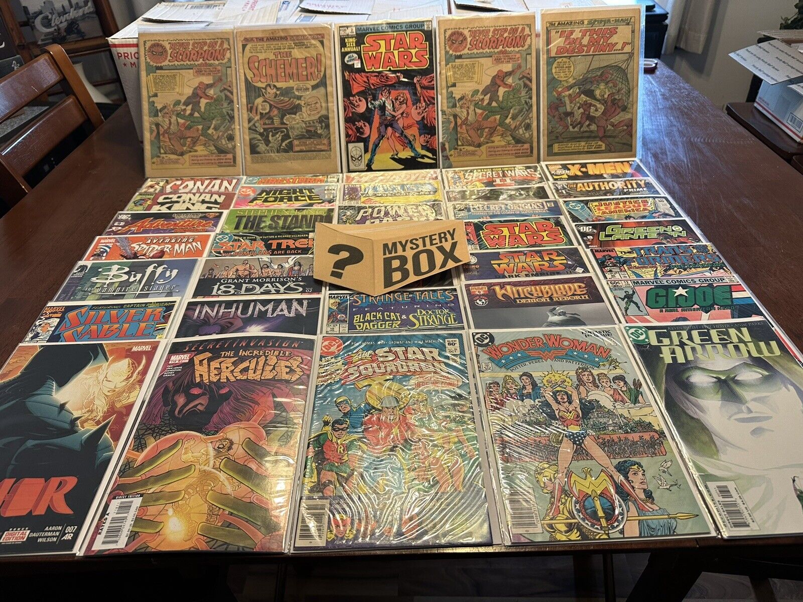 LARGE 25 COMICS BOOK LOT-MARVEL, DC, & others - Fast / 