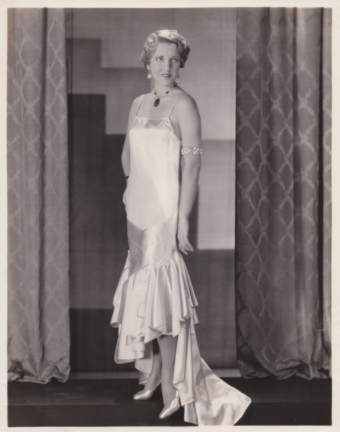 1929 Press Photo Actress Jean Arthur Models Chic Evening Gown