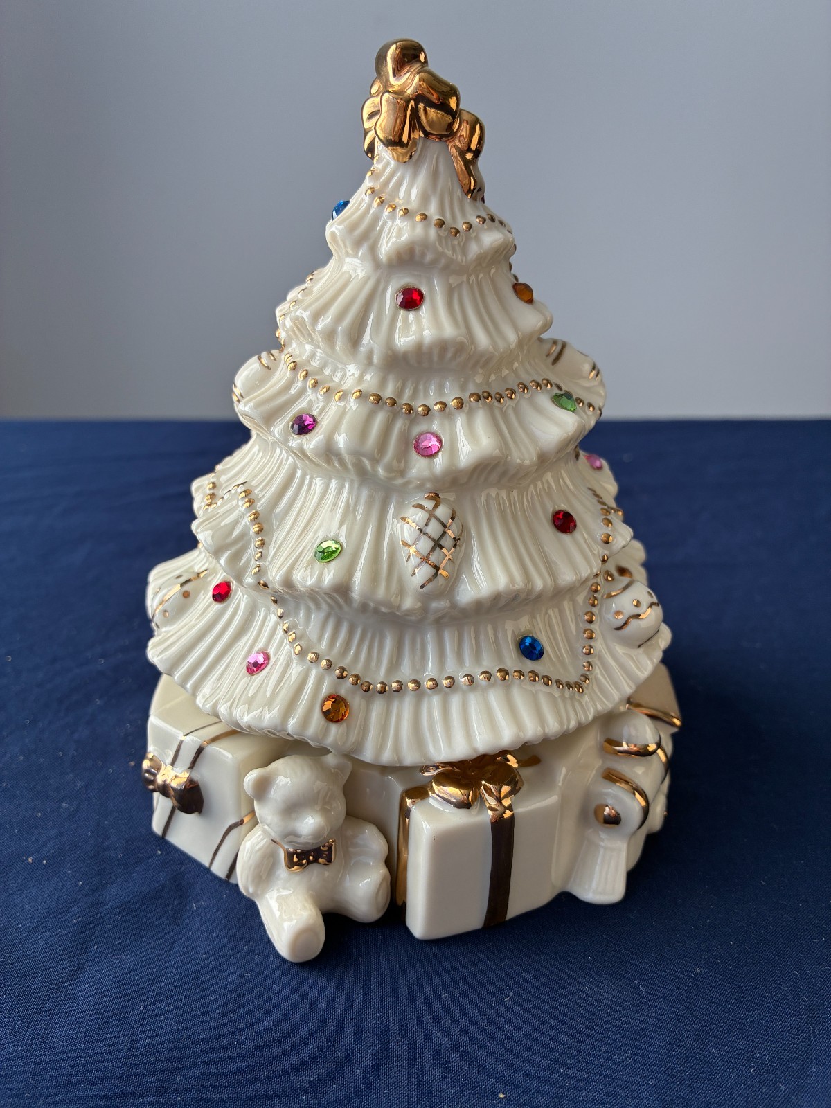LENOX 2003 CHINA JEWELS MUSICAL CHRISTMAS TREE PLAYS WISH YOU A MERRY CHRISTMAS