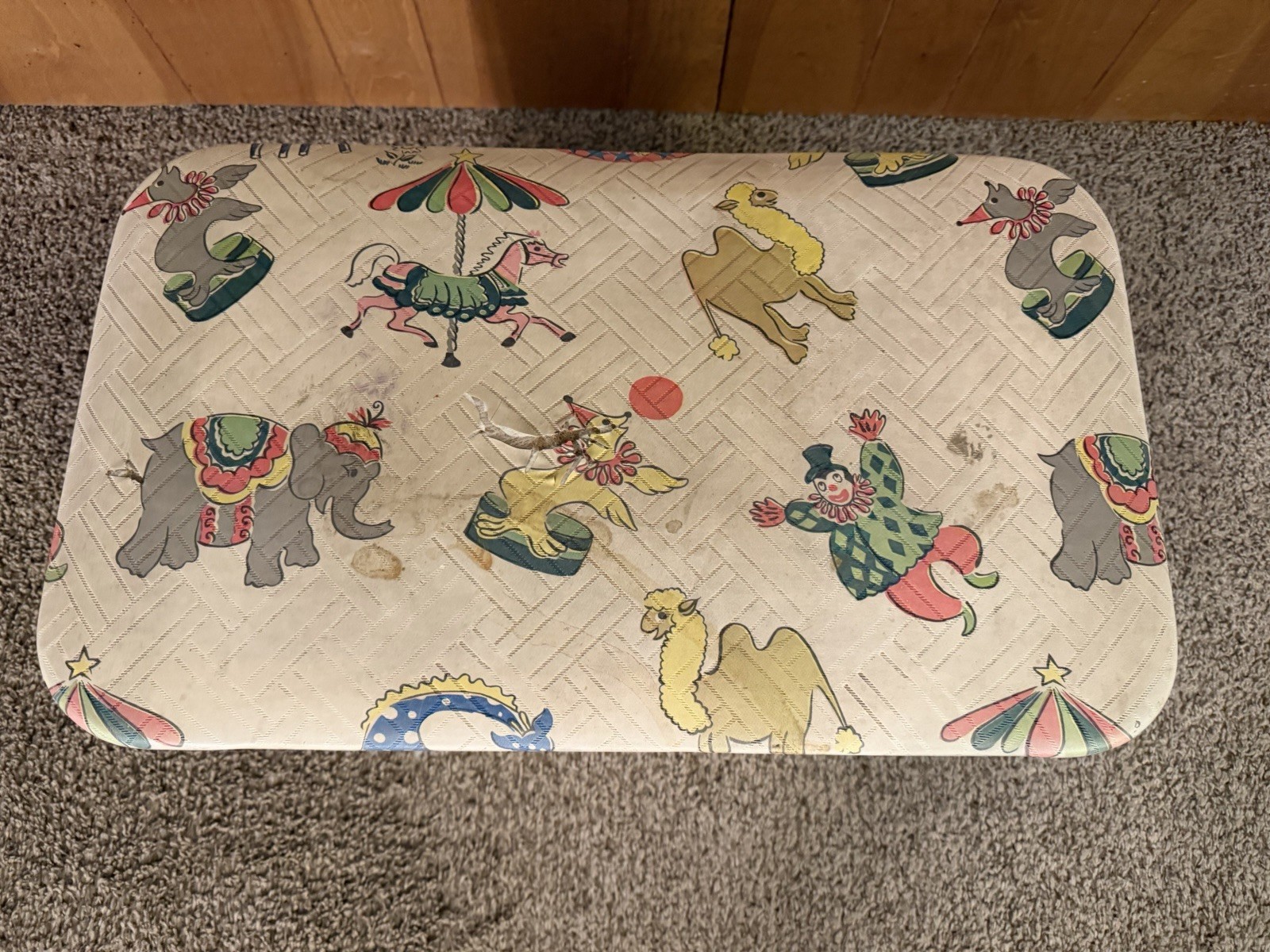 Vintage PEARL-WICK Gay Time Quilted Vinyl Toy Chest Hamper Zoo Circus Animal