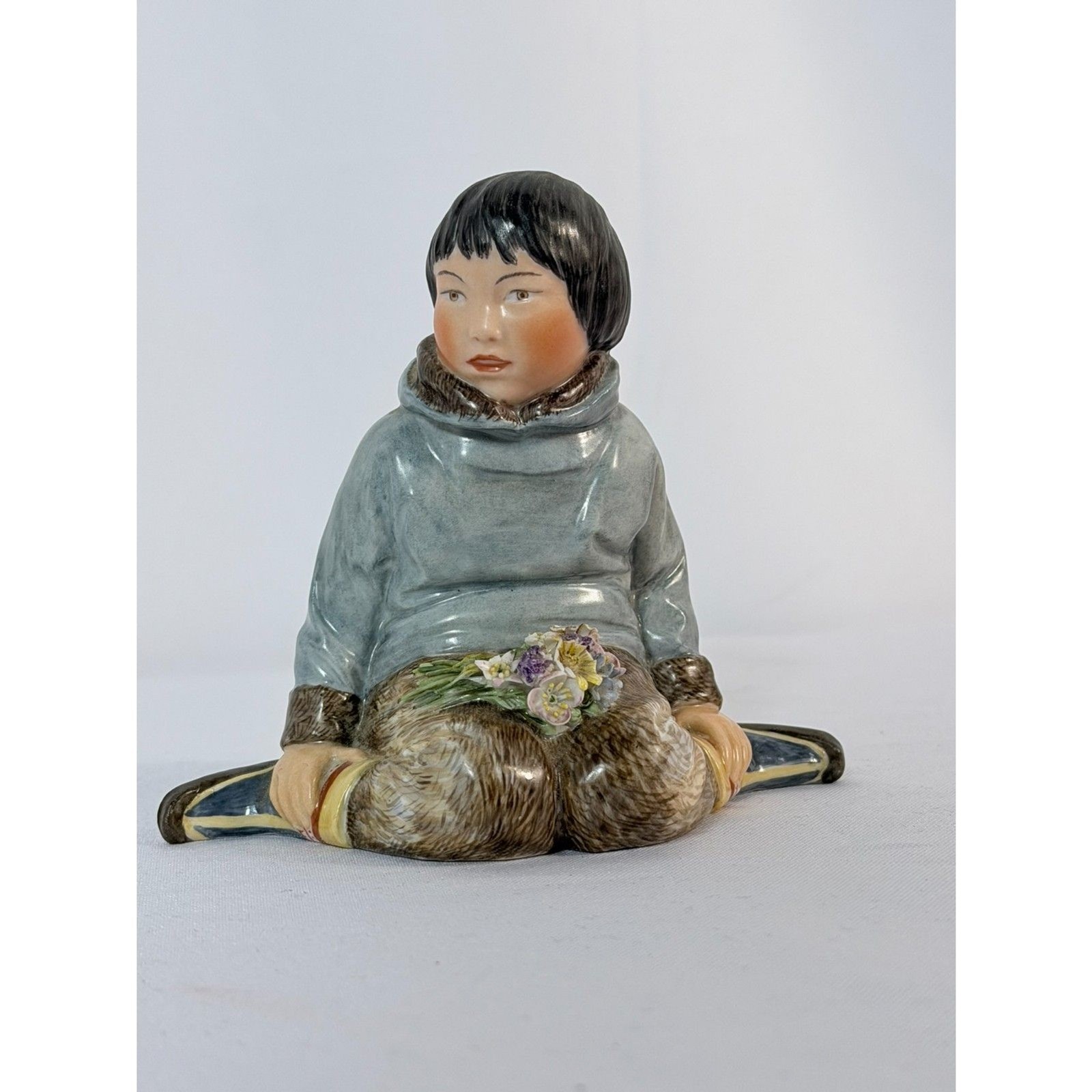 VTG Royal Copenhagen Denmark Gronland Greenland Boy Figure 12419 Porcela G2U