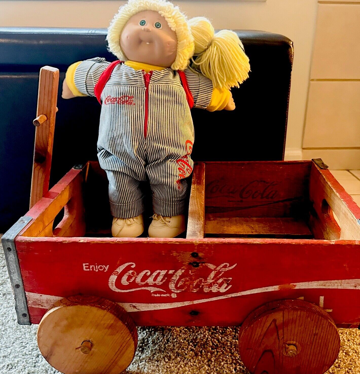 Rare 1983 First ToothCoca-Cola Cabbage Patch Doll W 1978 Coca-Cola crate wagon ￼