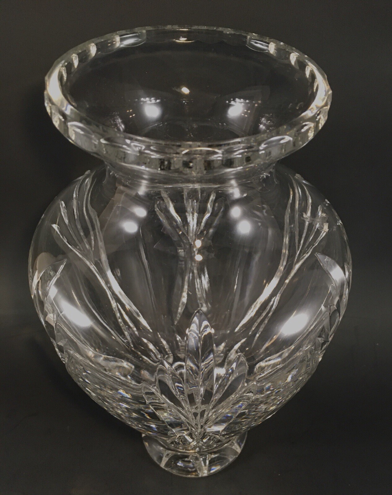 Gorgeous Vintage Cut Etched Lead Glass Crystal Urn Style Vase 9.5\