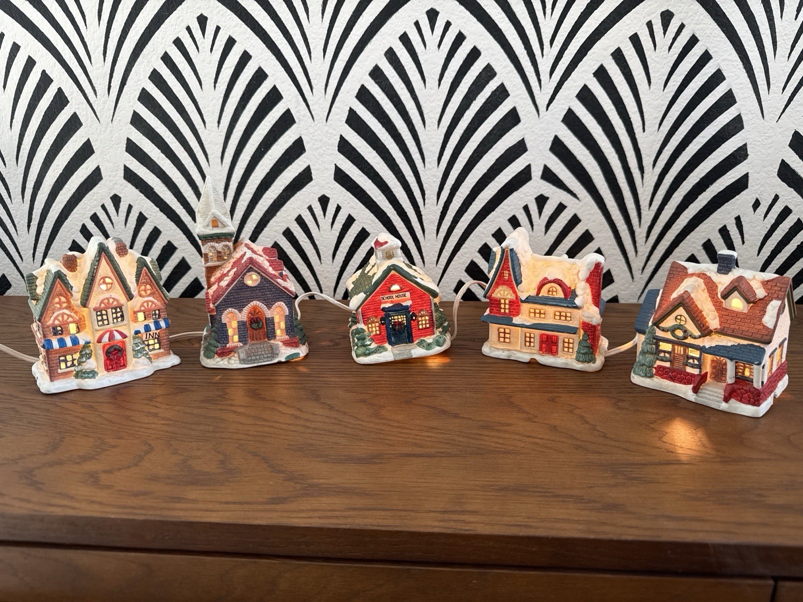  MERVYN’S Lighted Christmas Village Buildings Set of 5 Vintage Ceramic Houses