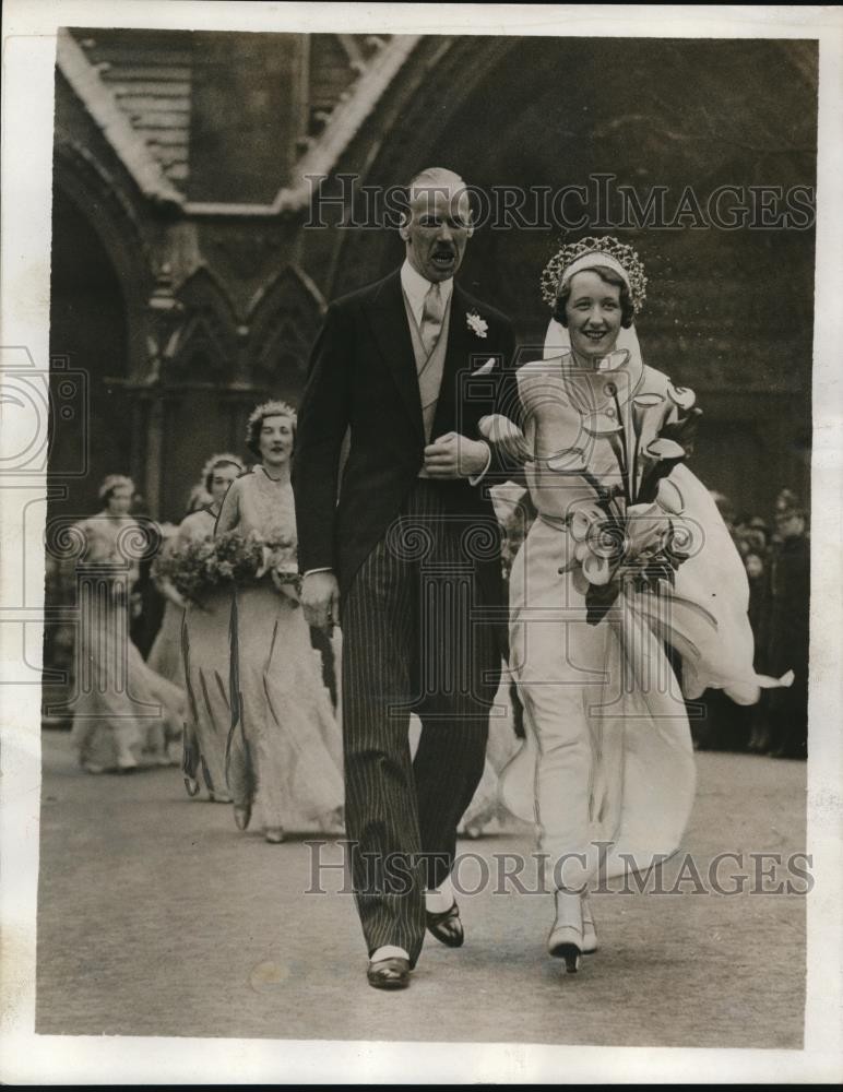 1932 Press Photo Frederick Stanley & His Bride Leave St. Margaret\'s Church