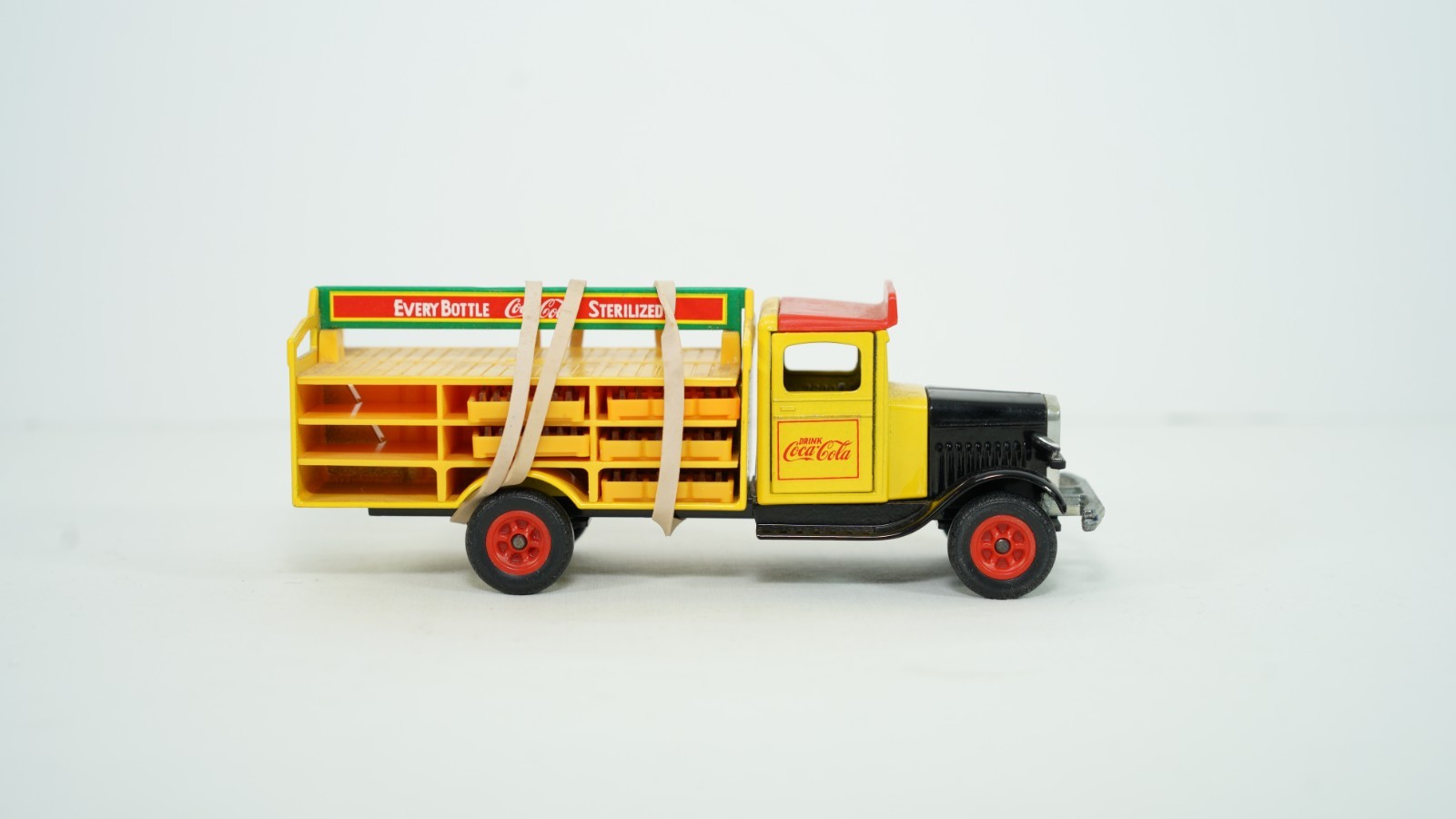 Siku 1/55 Diecast White Old Time Coca-Cola Beverage Delivery Truck 2860 W15