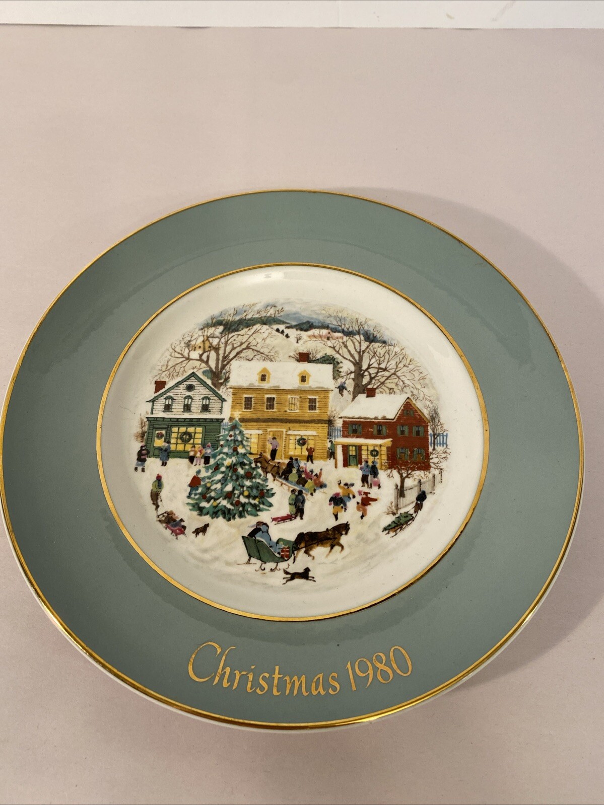 Vintage 1980 Avon Christmas Decorative Plate