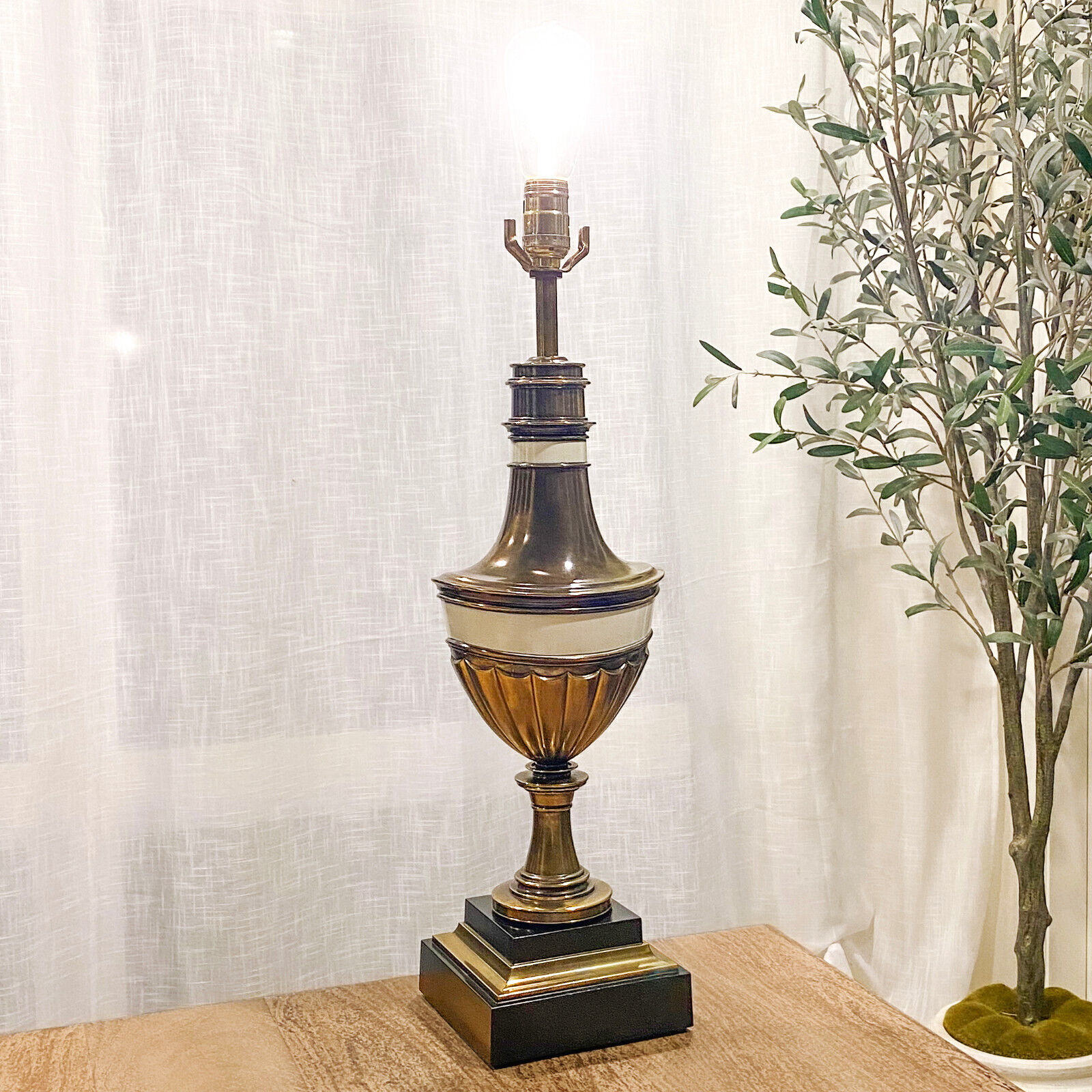 STIFFEL Vintage 60s Antique Brass Tone Metal Table Lamp - Hollywood Regency