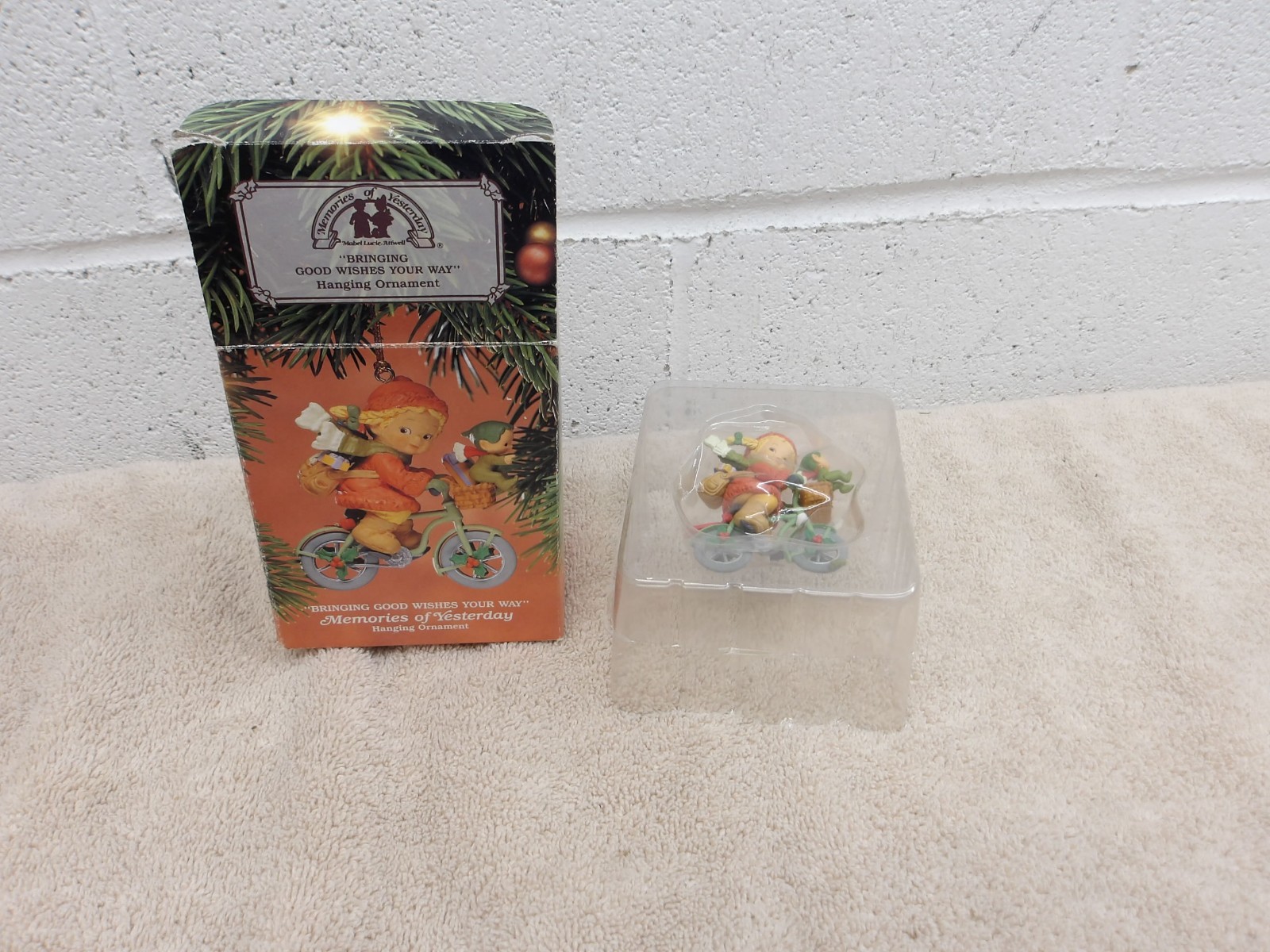 NIB Enesco 1993 Memories of Yesterday hanging Christmas ornament original box