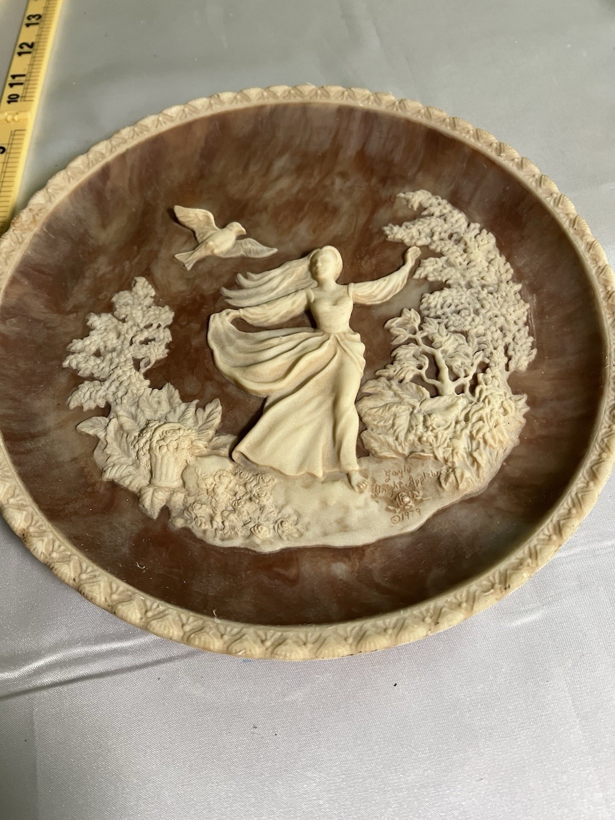 Vintage 1979 Incolay Stone Plate To A Skylark Gayle Bright Appleby Cameo 10\