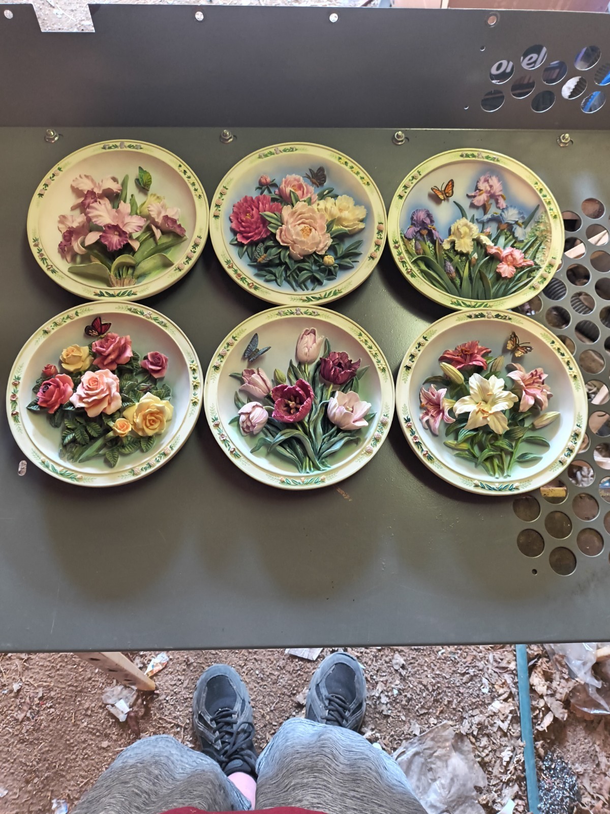 Lena Liu's Beautiful Gardens Rose Garden 3D Plate Bradford Exchange