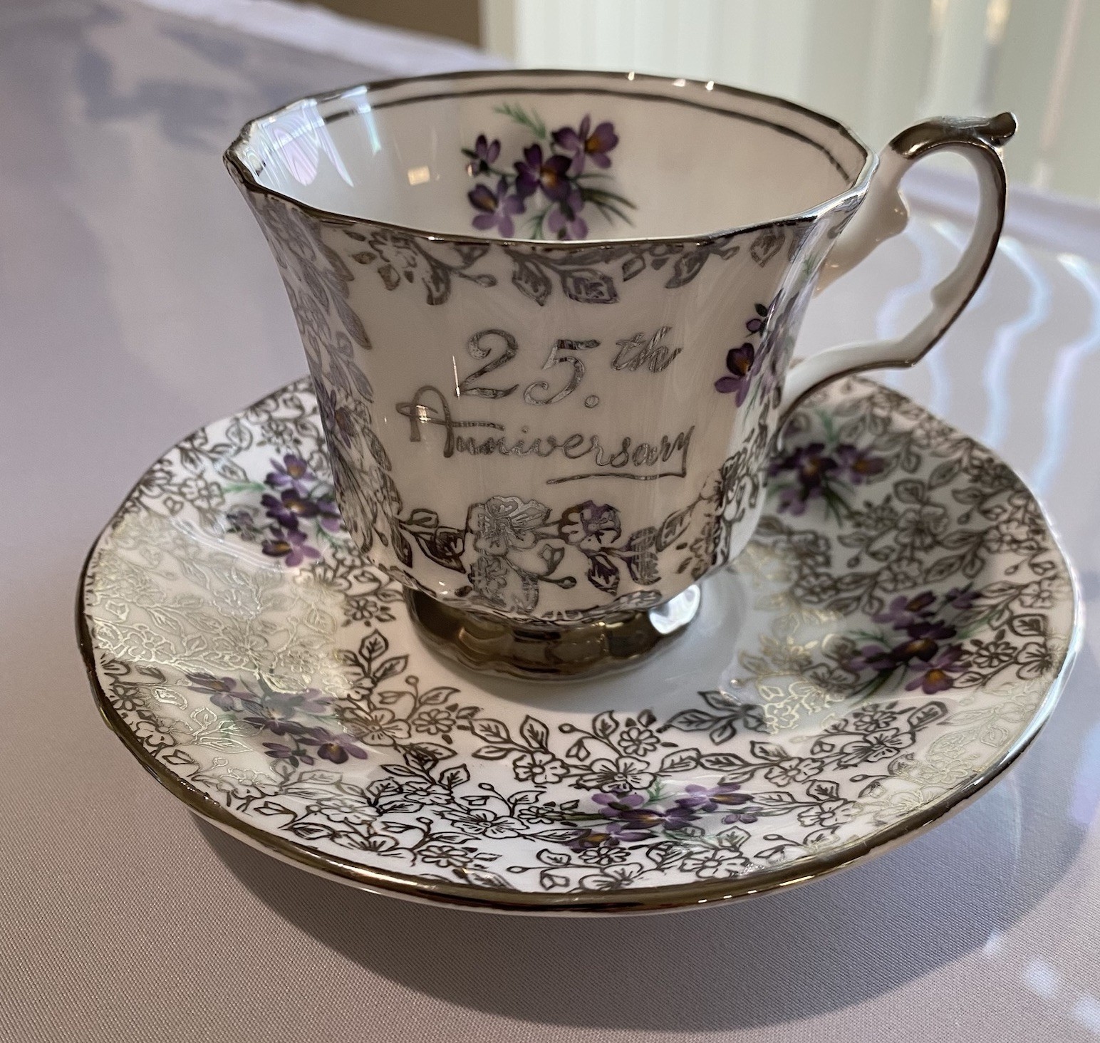 Elizabethan Fine Bone China Tea Cup And Saucer 25th Anniversary EUC
