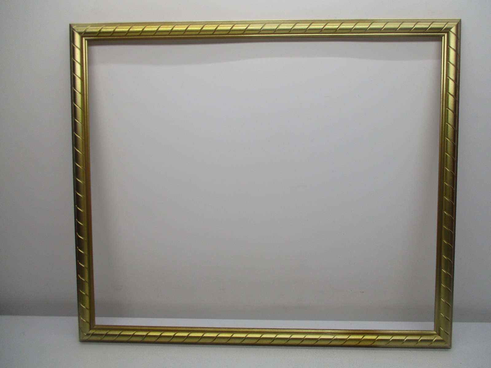 Large Vtg Solid Wood Ornate Gold Art  Frame Fits 21\