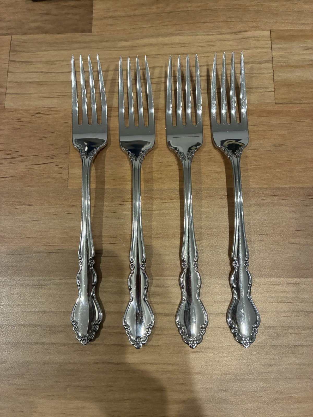 Lot of Four Glossy DOVER DINNER FORKS Fork ONEIDA CUBE Mark STAINLESS HEIRLOOM