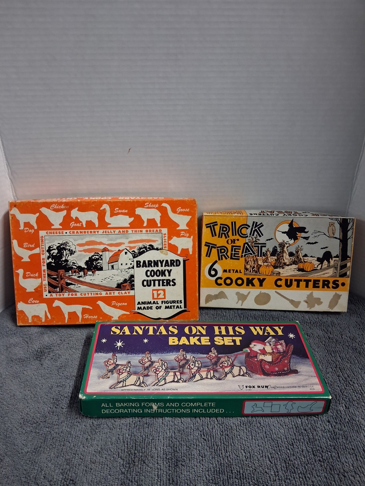 Vintage TRICK OR TREAT, BARNYARD,SANTA ON HIS WAY,Metal Cooky Cutters, Complete 