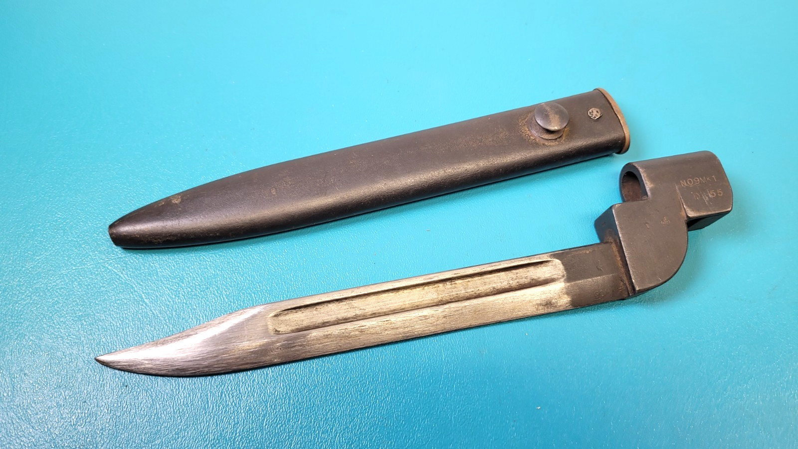 Vintage British English Mark 1 Bayonet Knife + Sheath D-55 TR1142 Vintage British English Mark 1 Bayonet Knife + Sheath D-55 TR1142