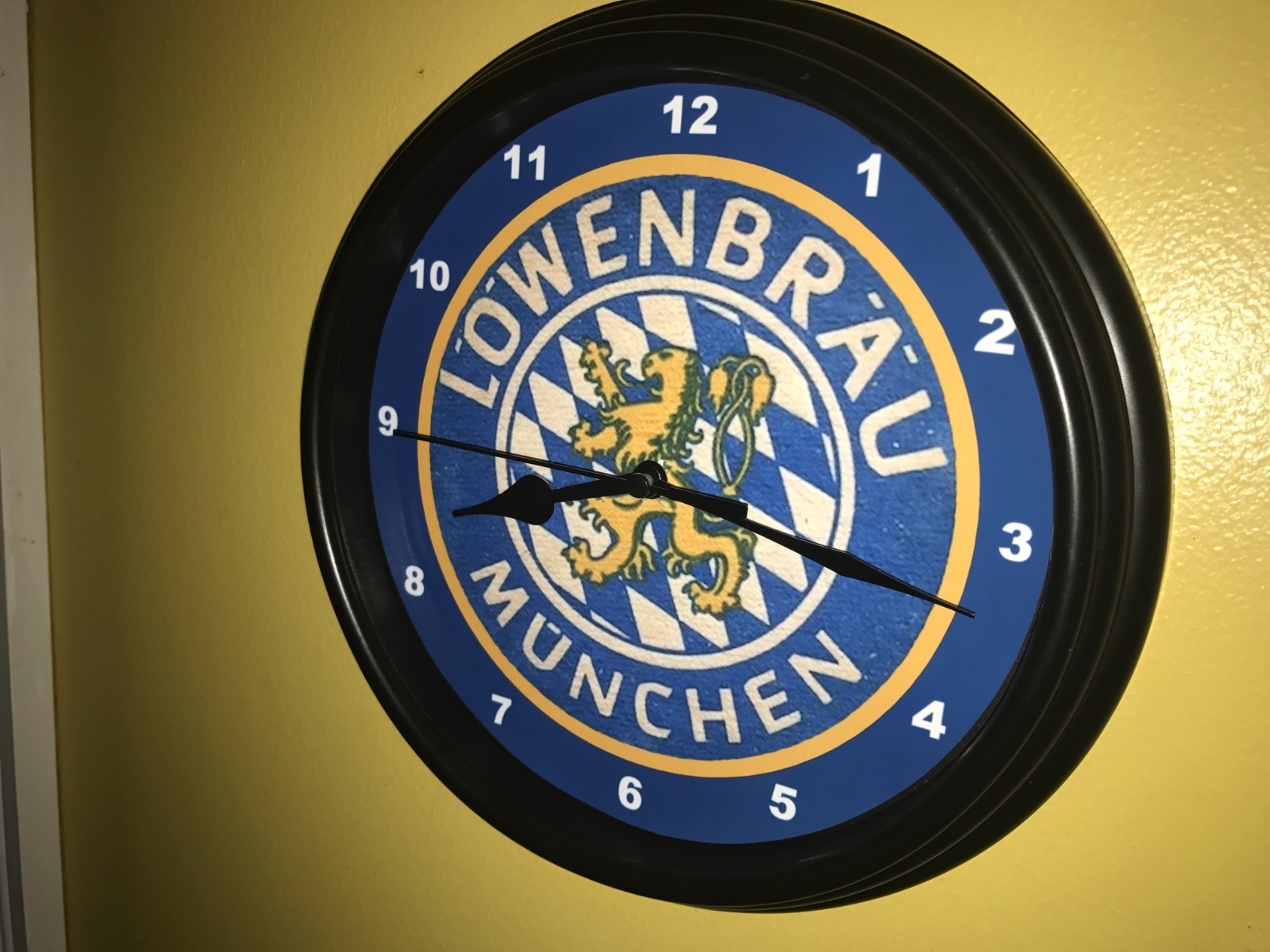 Lowenbrau Munchen Beer Bar Man Cave Advertising Clock Sign