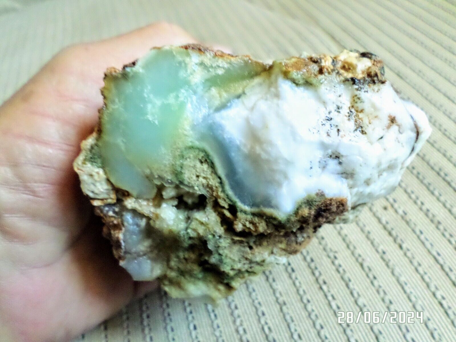 Agatezied green white Opal  large rough