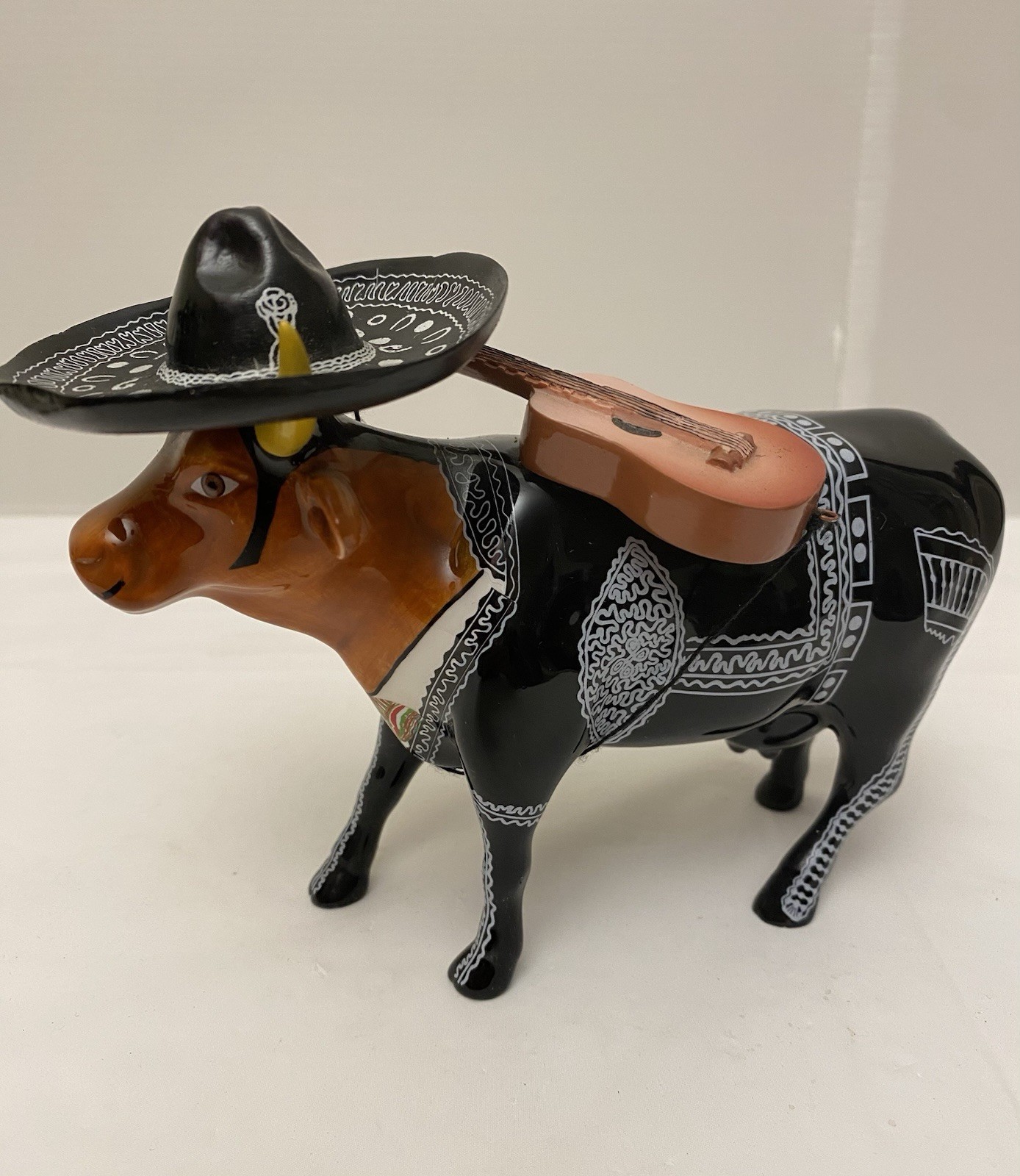 Cow Parade Figurines #9190 Mooriachi Black Cow with Sombrero & Guitar 2001