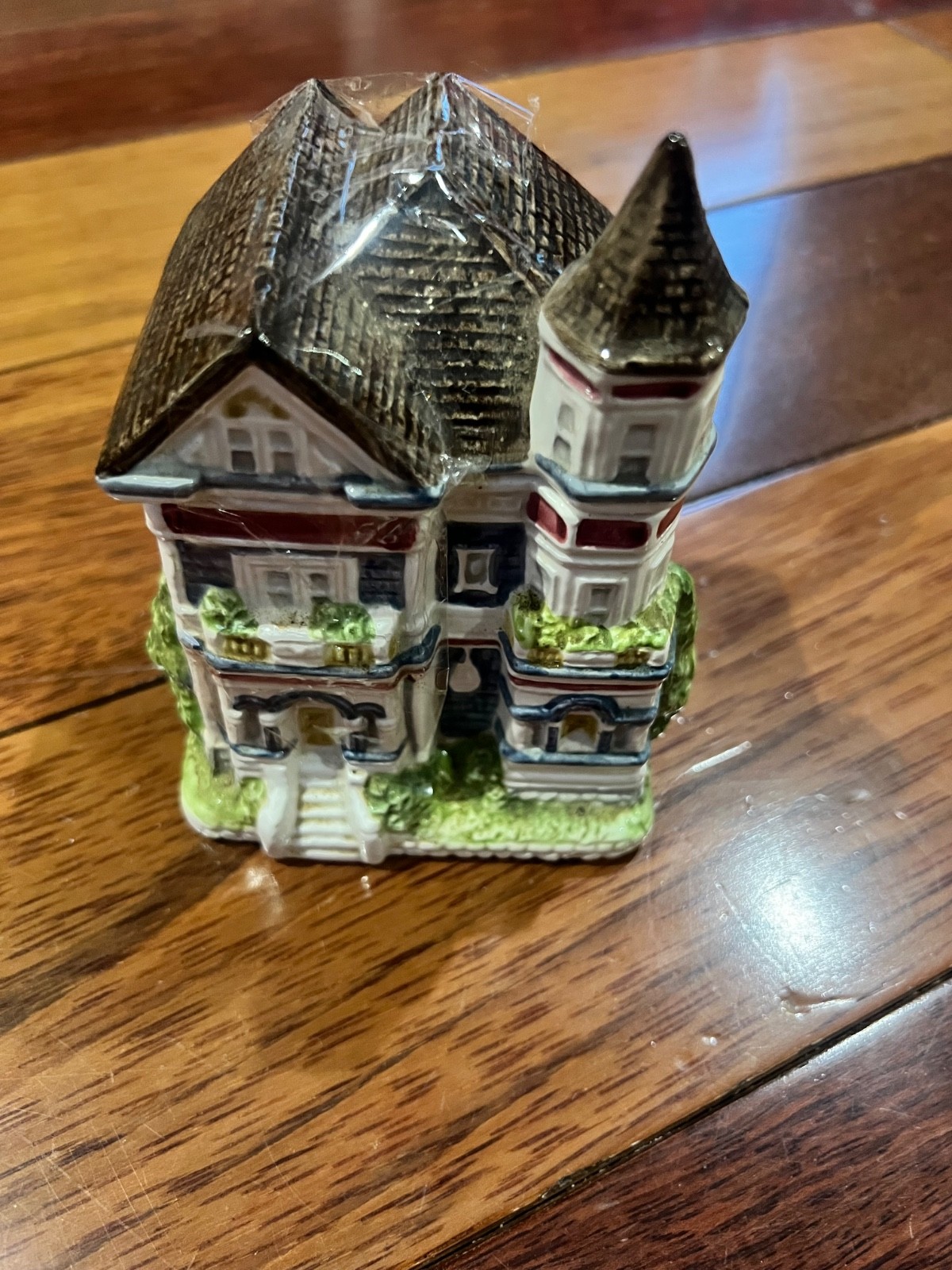Vintage Otagiri Japan/Enesco Hand-Painted Ceramic Victorian House\