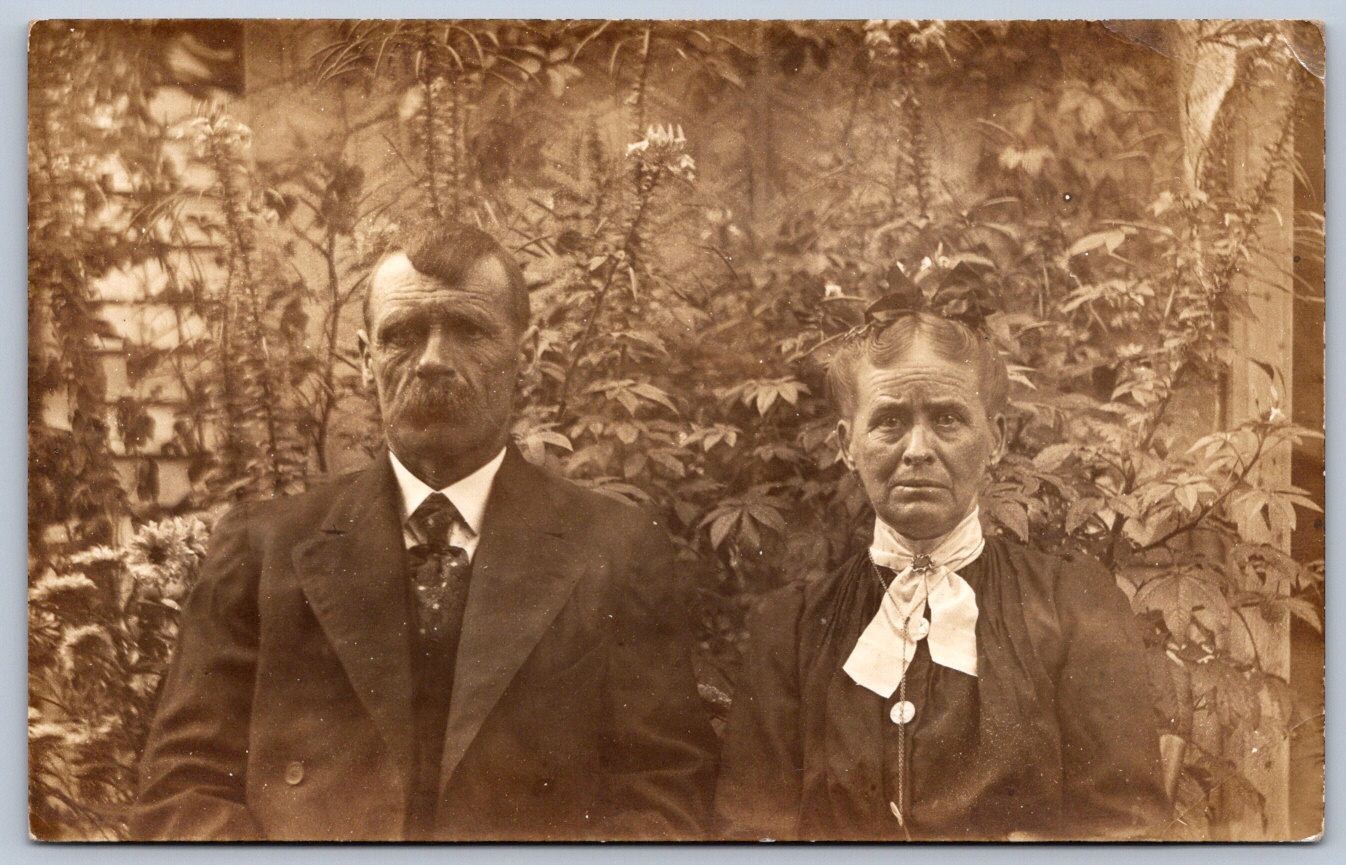 K40/ Interesting RPPC Postcard c1910 Americana Couple Well-Dressed 130