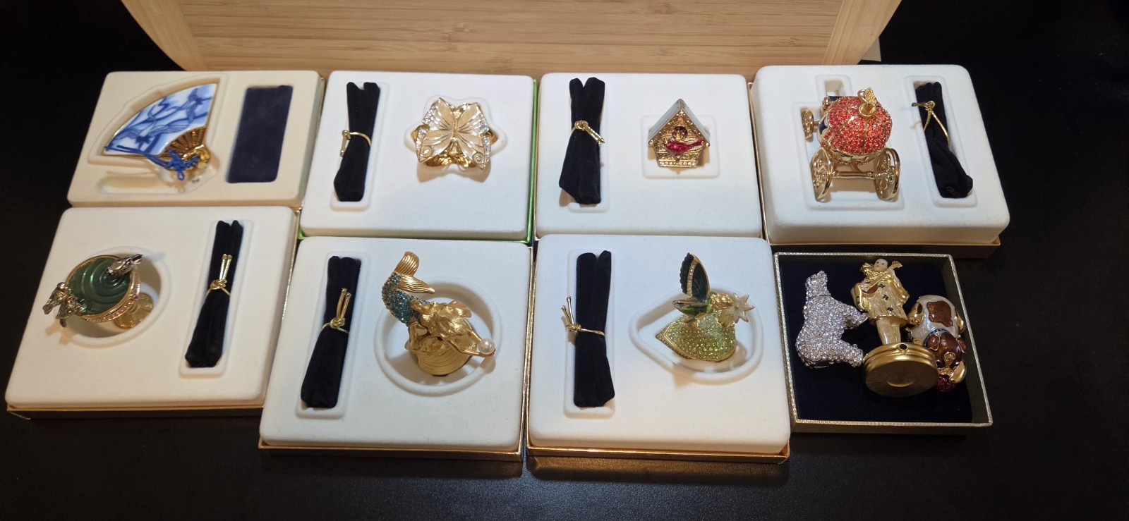 Vintage Estee Lauder Perfume Figurines & Powder Compacts Rare Collection Lot 10 Vintage Estee Lauder Perfume Figurines & Powder Compacts Rare Collection Lot 10
