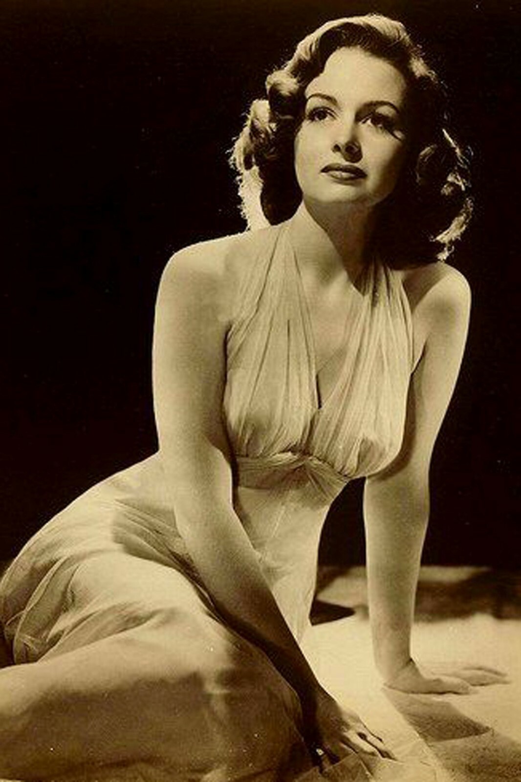 photo of a beautiful woman from the Second World WarWW2 Photo Glossy 4*6 in U024