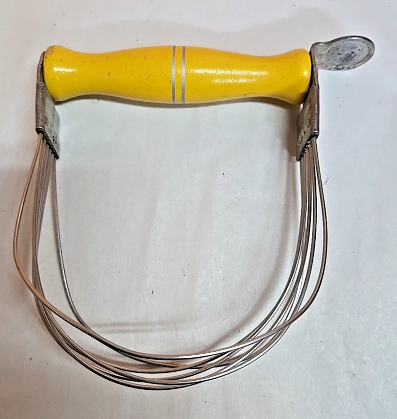 Vintage Nutbrown Pastry Blender; Yellow Wood Handle Vintage Nutbrown Pastry Blender; Yellow Wood Handle