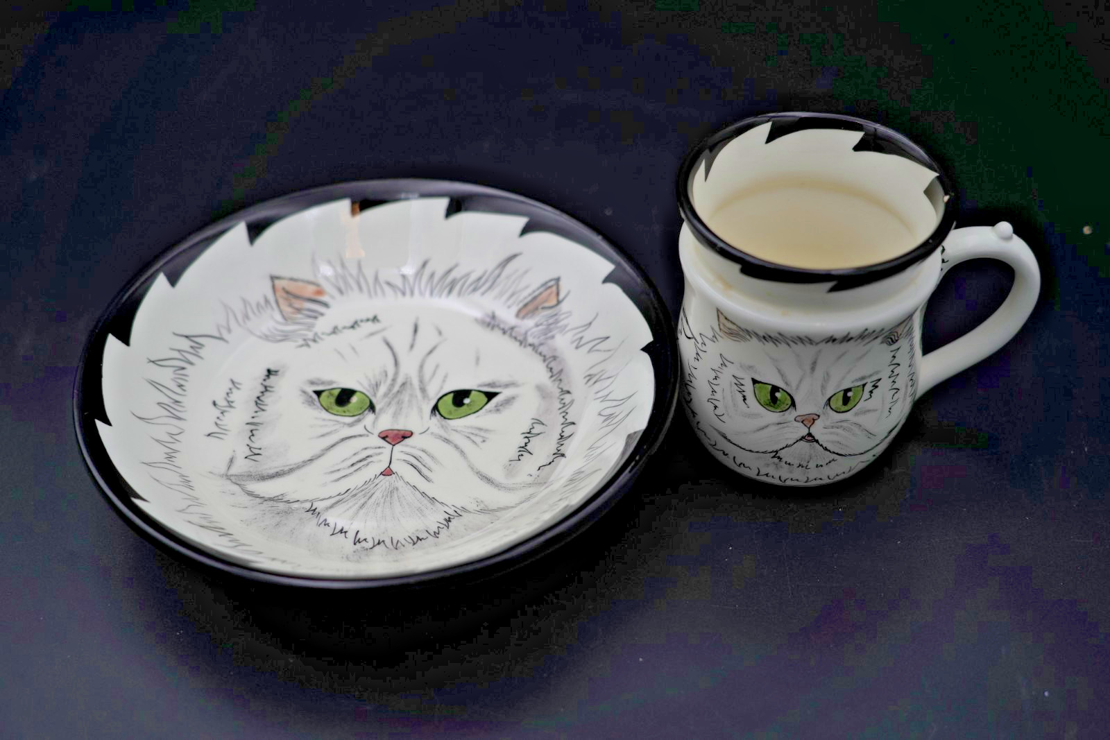 2001 Cats By Nina Lyman Green Eyed Persian 8” Plate and 4 2001 Cats By Nina Lyman Green Eyed Persian 8” Plate and 4