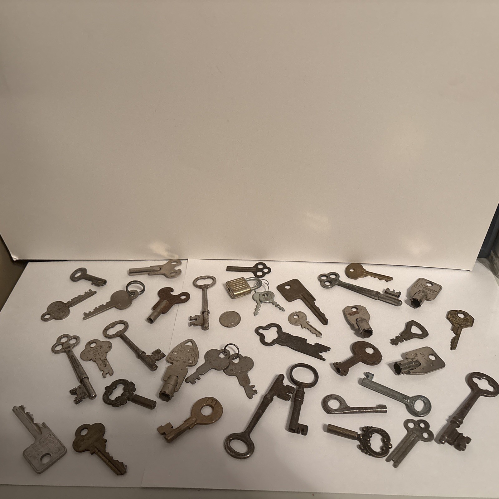 Lot of 37 Vintage Keys For Door Car Skeleton Padlock Art Craft Collectible Decor