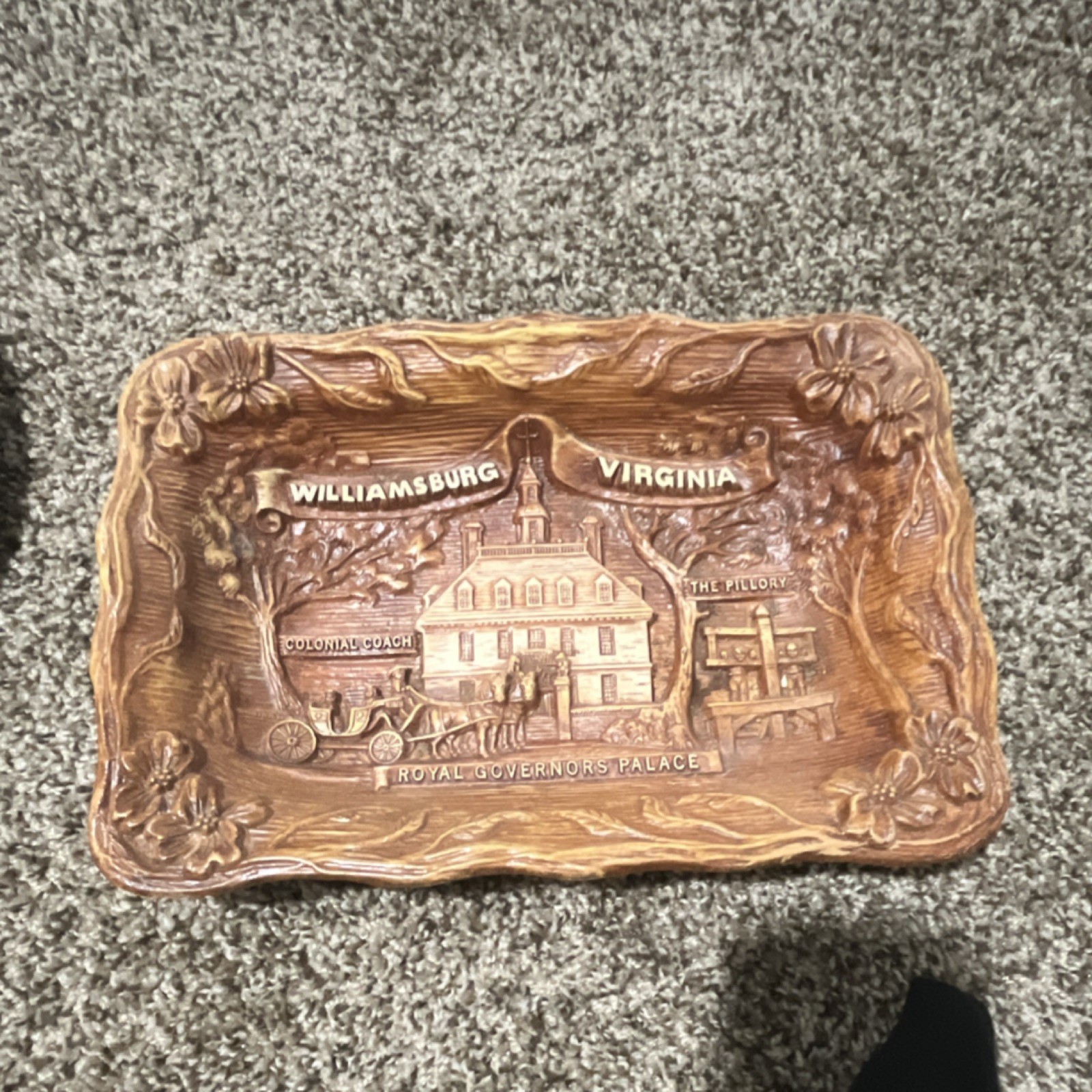 Williamsburg Virginia Governor\'s Palace Decorative Plate Souvenir Collectible