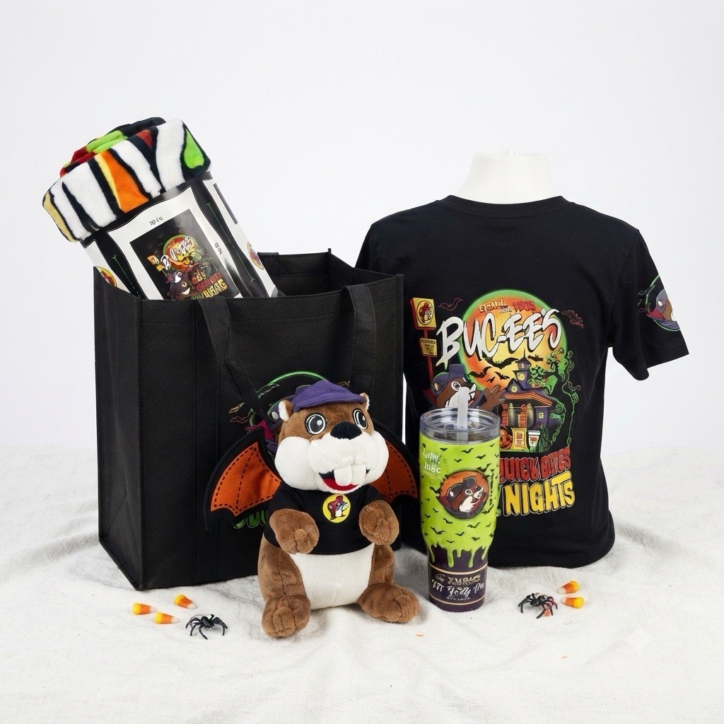 BUC-EE’S HALLOWEEN GIFT SET, 40oz Tumbler, Tshirt, Blanket, Vampire Plushie, Bag