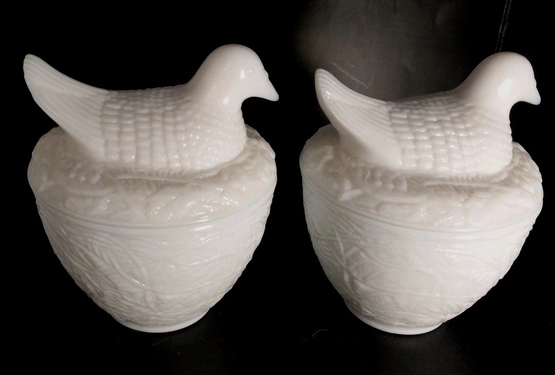 Vgt Pair Avon Doves In Basket Weave  Textured  Base, Trinket Or Candy Dish 1970s