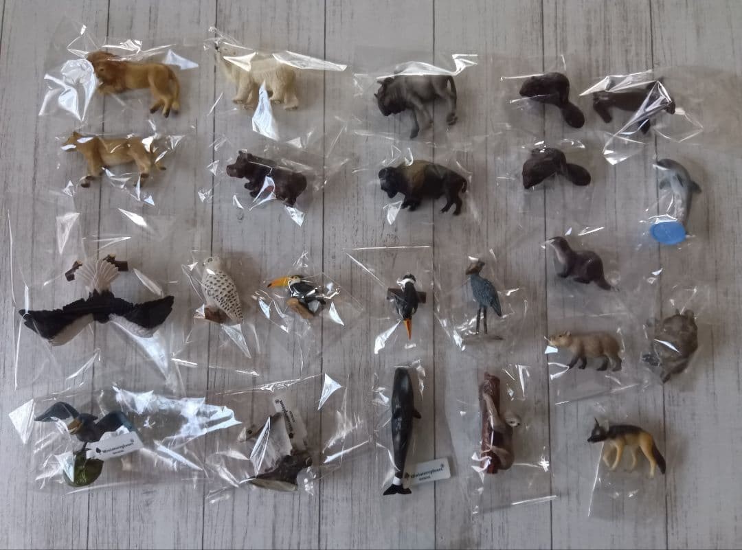 Eiko Miniature Planet, animal miniatures including 23 bodies and 4 Brand new