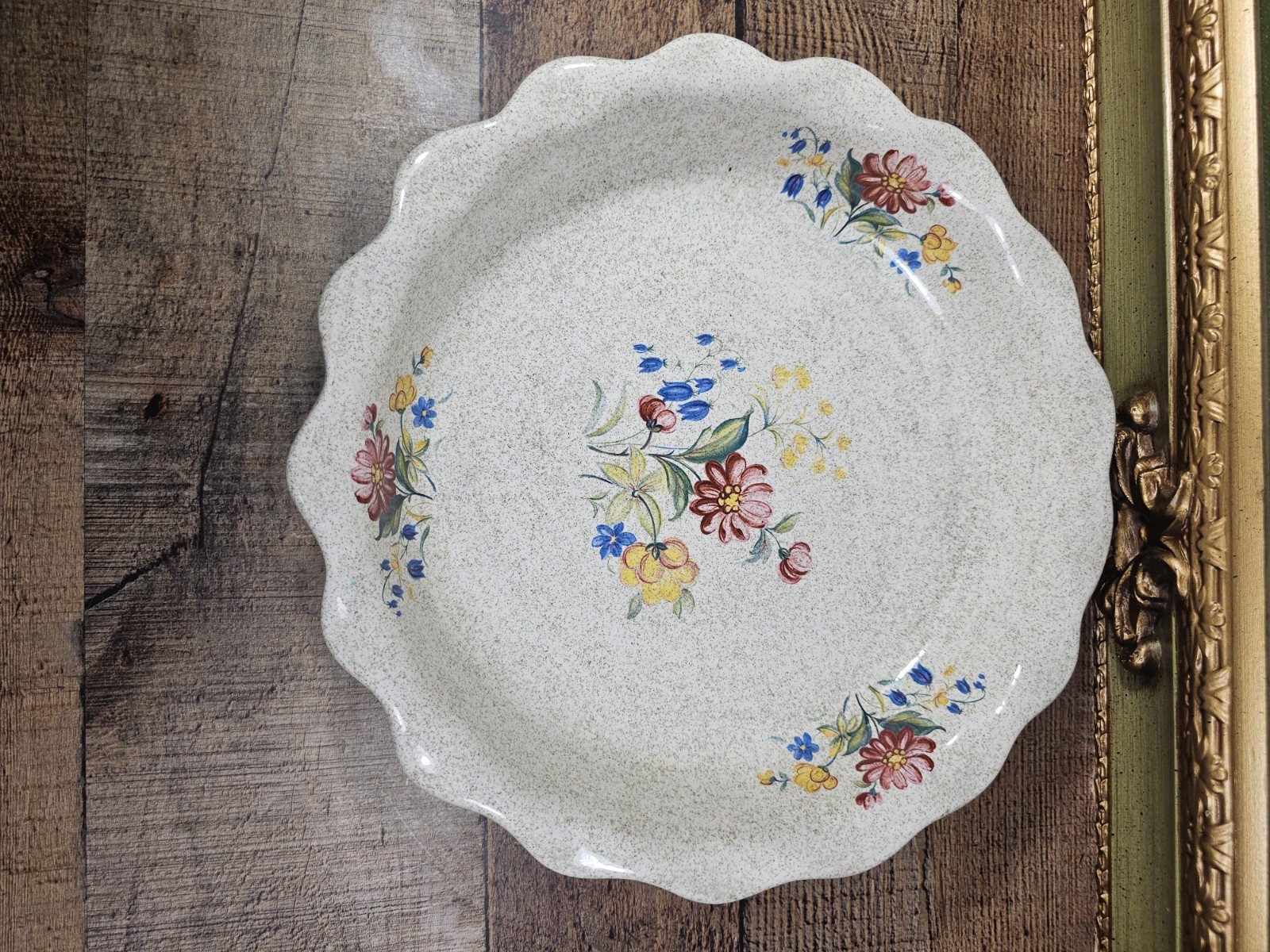 VTG Gray Speckled Floral Scallop Edge 11\
