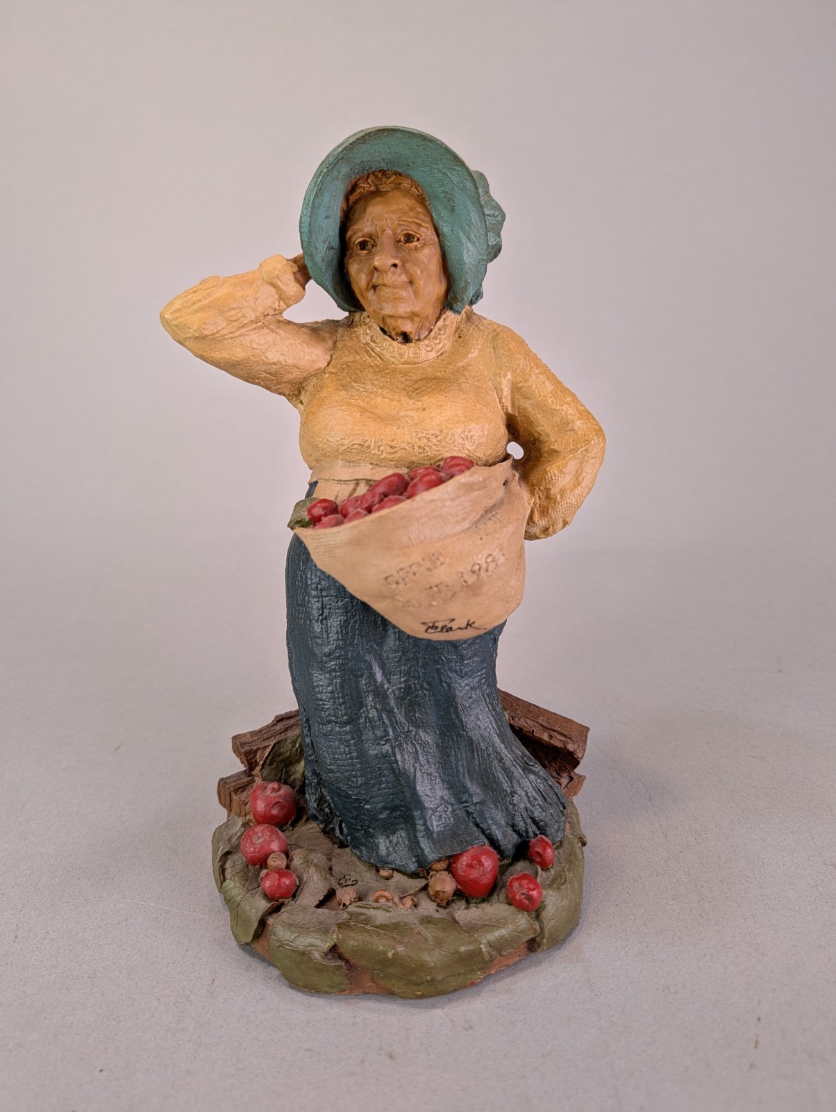 Tom Clark “Apple Annie” Resin Figurine #169 Mountain Lady w/ Hat & Apples Tom Clark “Apple Annie” Resin Figurine #169 Mountain Lady w/ Hat & Apples