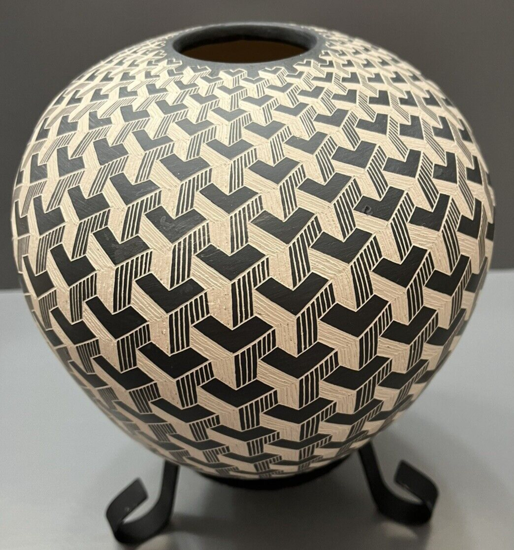 Mata Ortiz Pottery Jorge Quintana Black Jar Olla Sgraffito Geometric 3-D Art