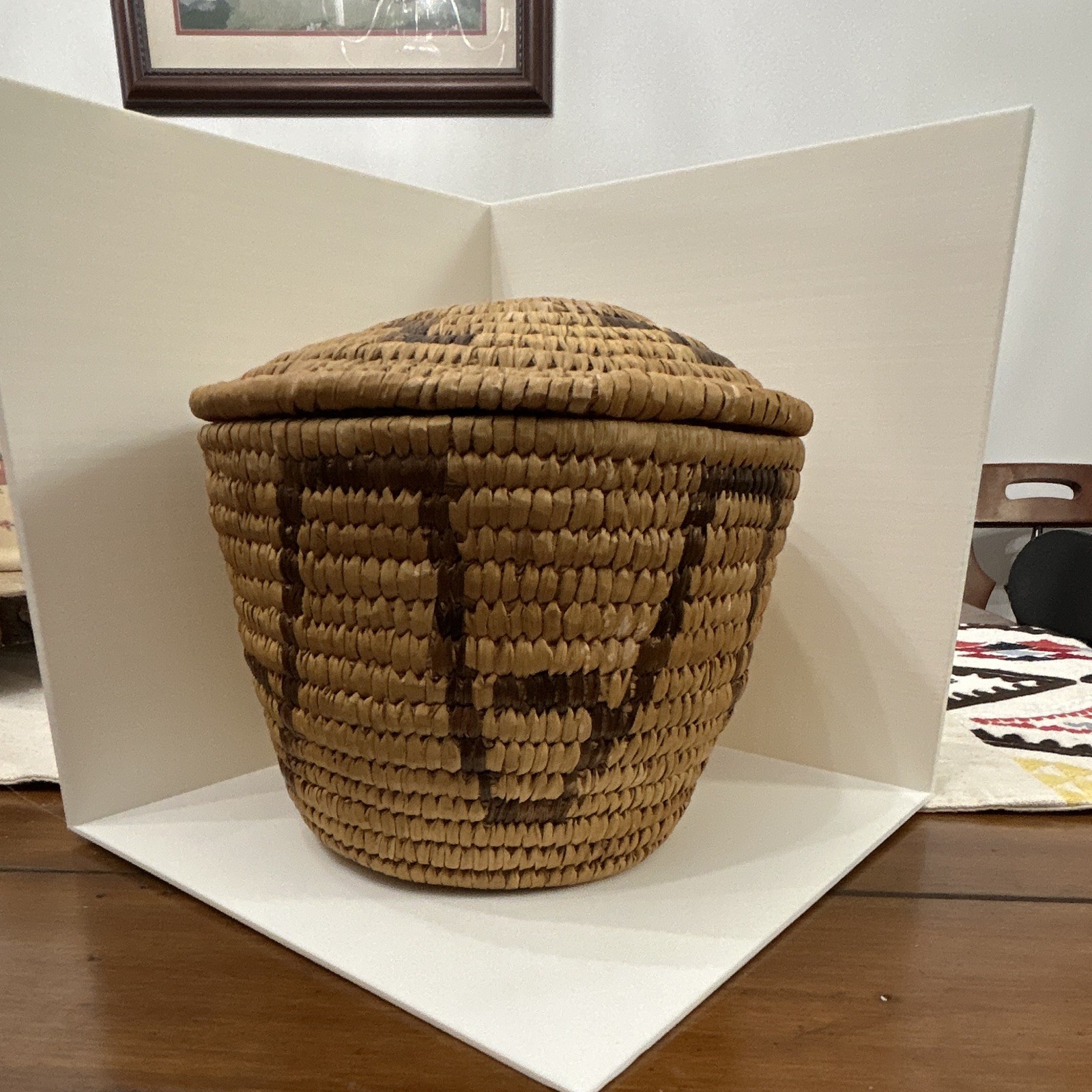 Vintage Tohono O\'odham (Papago) Native American Coiled Basket with lid.