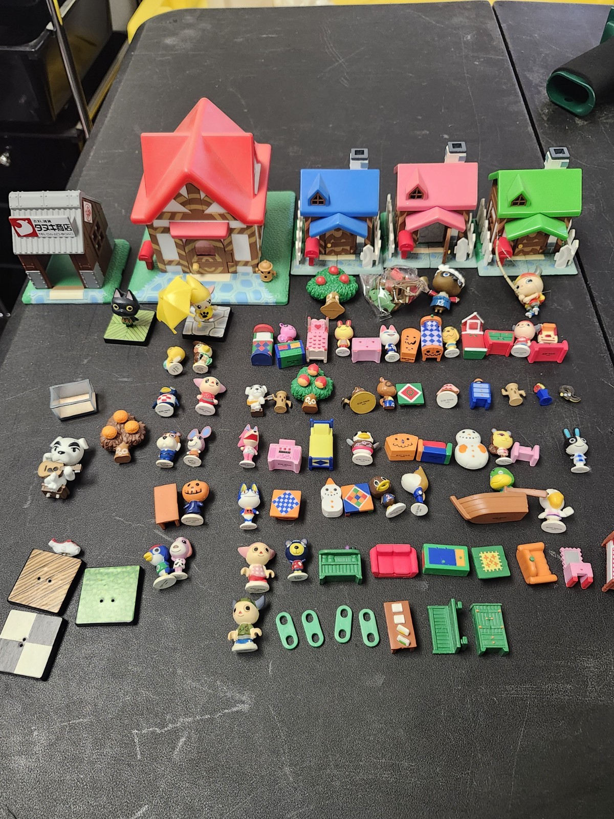 Nintendo Animal Crossing Let\'s Create A Forest Figure Collection Miniature House
