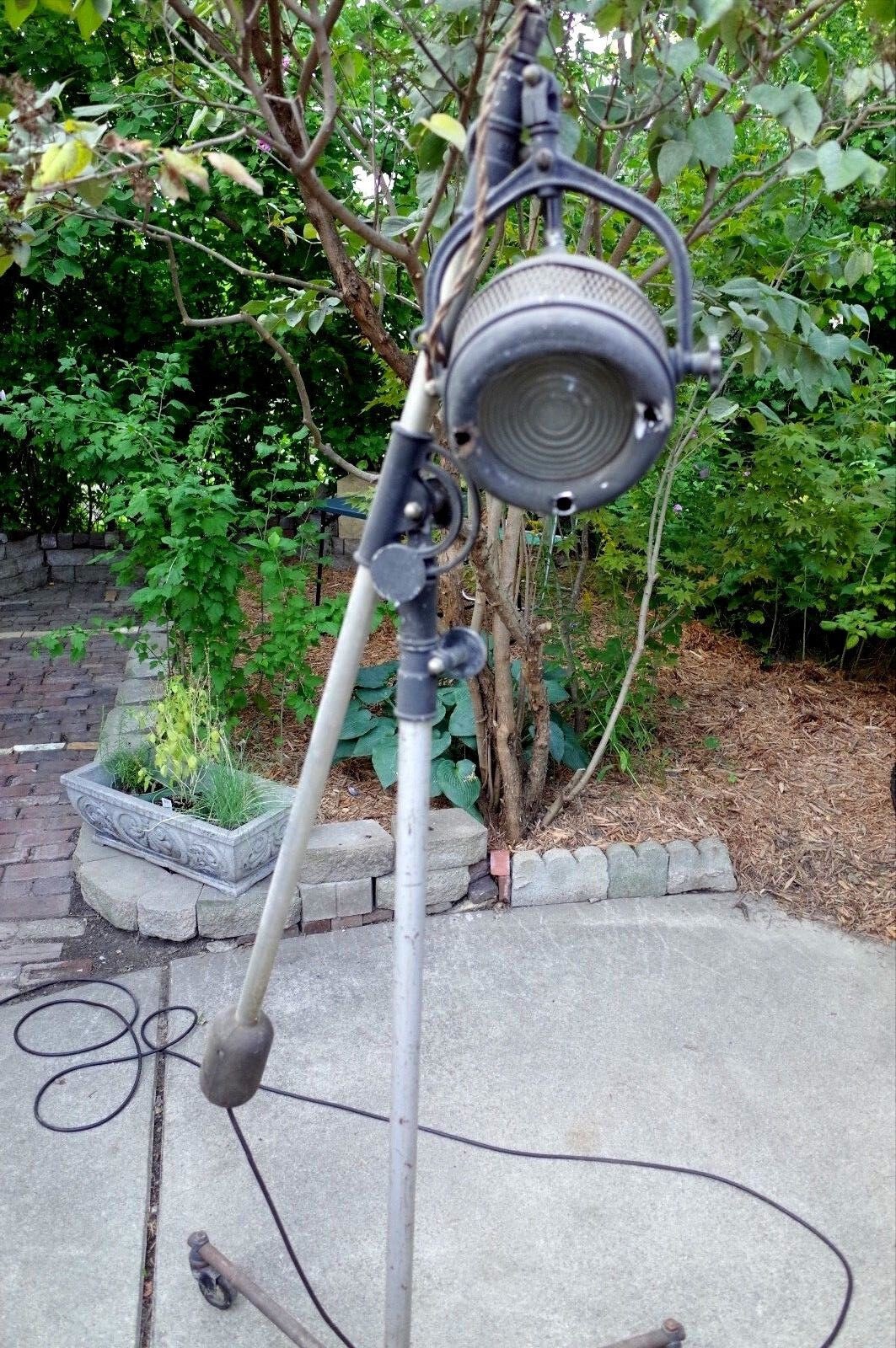 Vintage Beattie Super Hollywood Fresnel Light With Weighted Boom Antique 1920s
