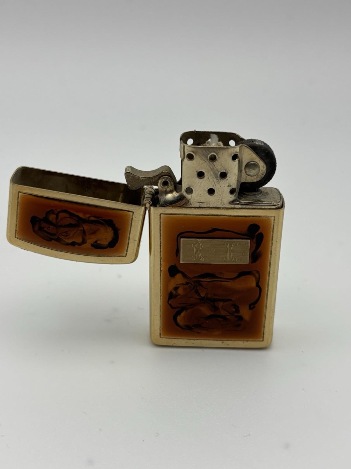 ZIPPO GOLDEN TORTOISE SLIM LIGHTER 1977 with BOX & INSTRUCTIONS ZIPPO GOLDEN TORTOISE SLIM LIGHTER 1977 with BOX & INSTRUCTIONS