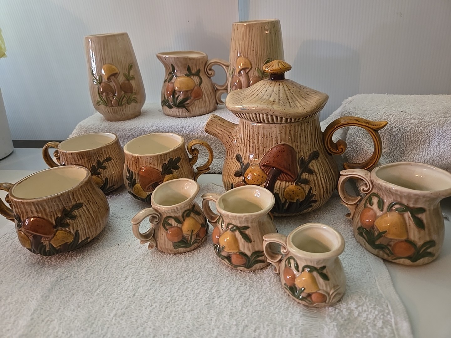 Vintage Arnel's Ceramic Mushroom Lot of 11 Measuring Cups , Vases, and Pitchers