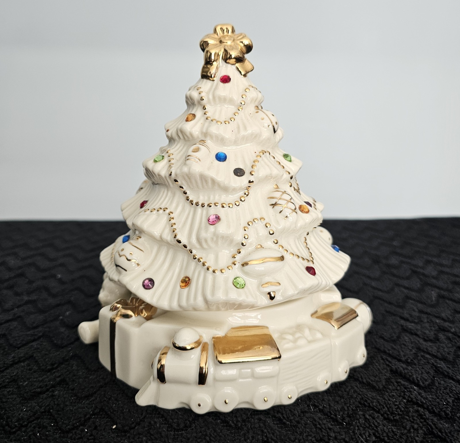 Vintage 2003 Lenox Fine Ivory China Jeweled Christmas Tree Music Box Figurine