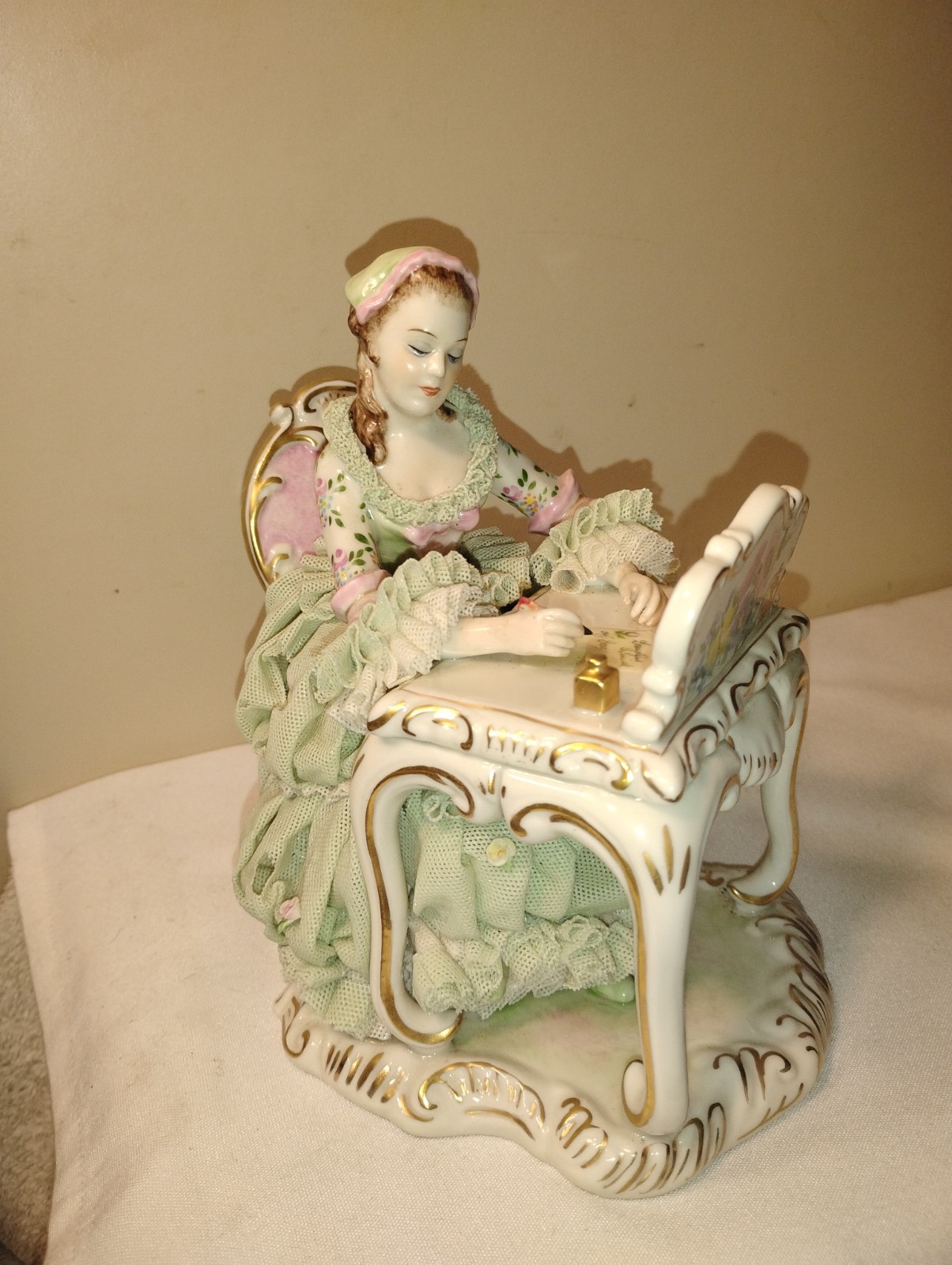 Vtg Superb MZ Irish Dresden Porcelain Figurine Love Letters Emerald Collection Vtg Superb MZ Irish Dresden Porcelain Figurine Love Letters Emerald Collection