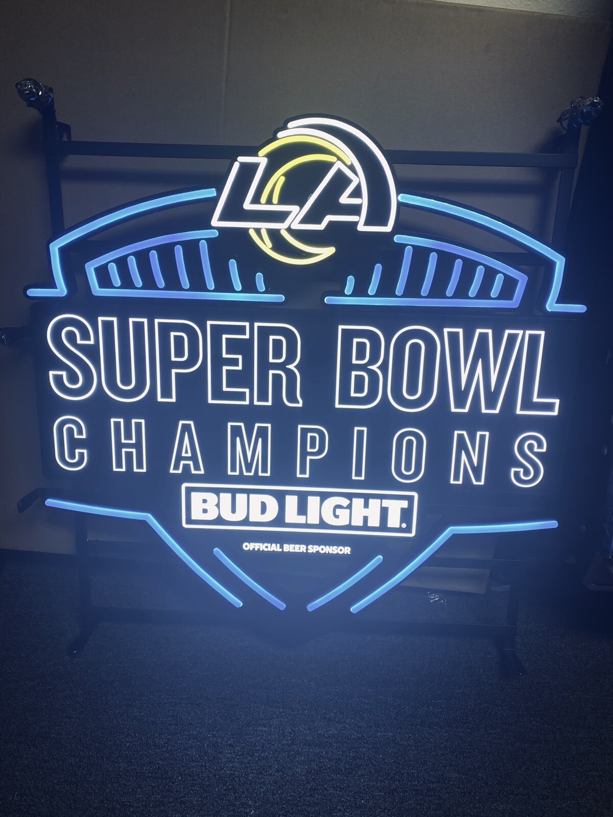 New LA RAMS Super Bowl Champions Bud 24\