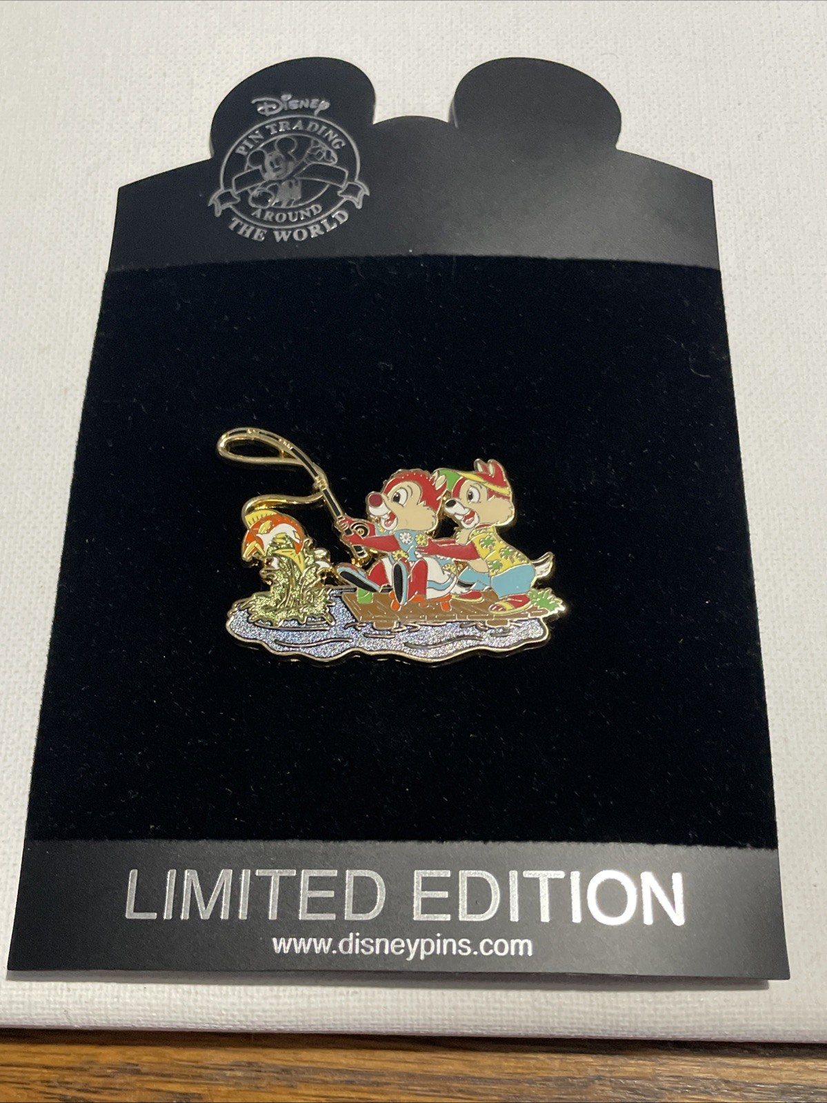Rare Disney Shopping Pin- Father’s Day Series Fishing Chip & Dale 2009 LE 250