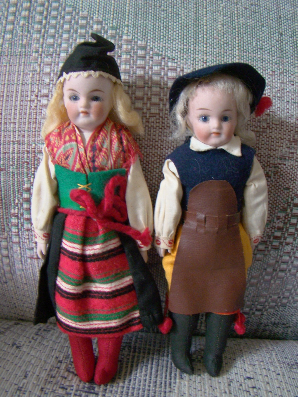 Swedish Rattvik Dalarna bisque doll porcelain vntg/antq 7 inch Kimport doll pair