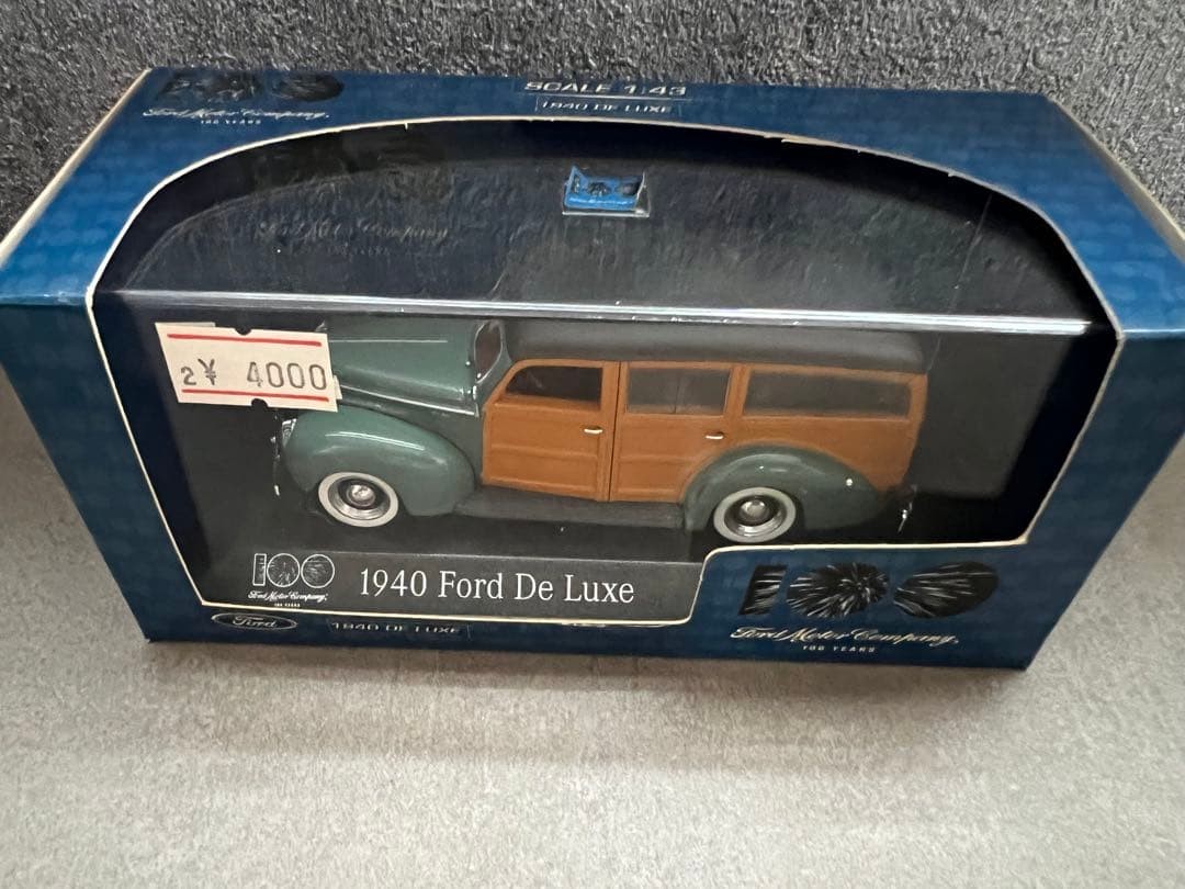 Minichamps 1/43 1940 Ford De Luxe Minichamps 1/43 1940 Ford De Luxe